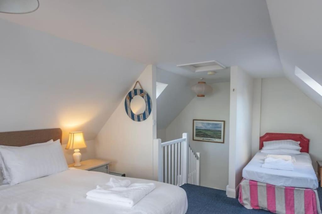 The Old Boat House, Seaview - Seafront Three Bedroom Cottage With Separate Two Bedroom Annexe Extérieur photo